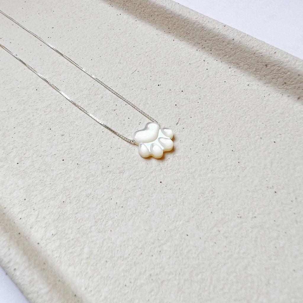 colar em prata, com madrepérola