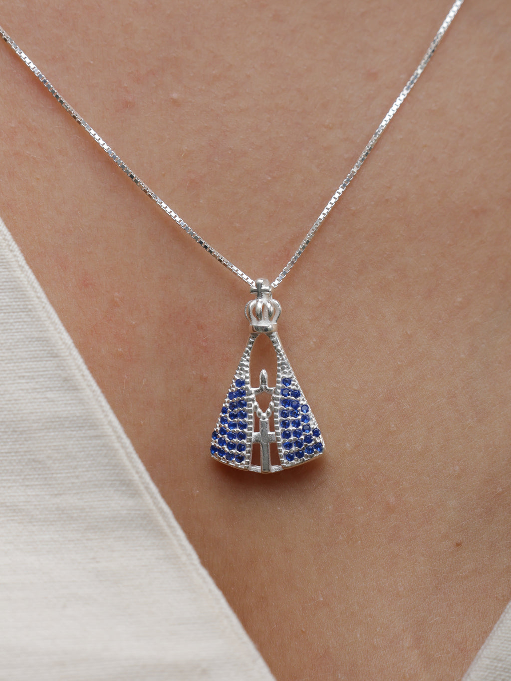Colar de Prata Nossa Senhora Aparecida Cravejada Zircônias Azul