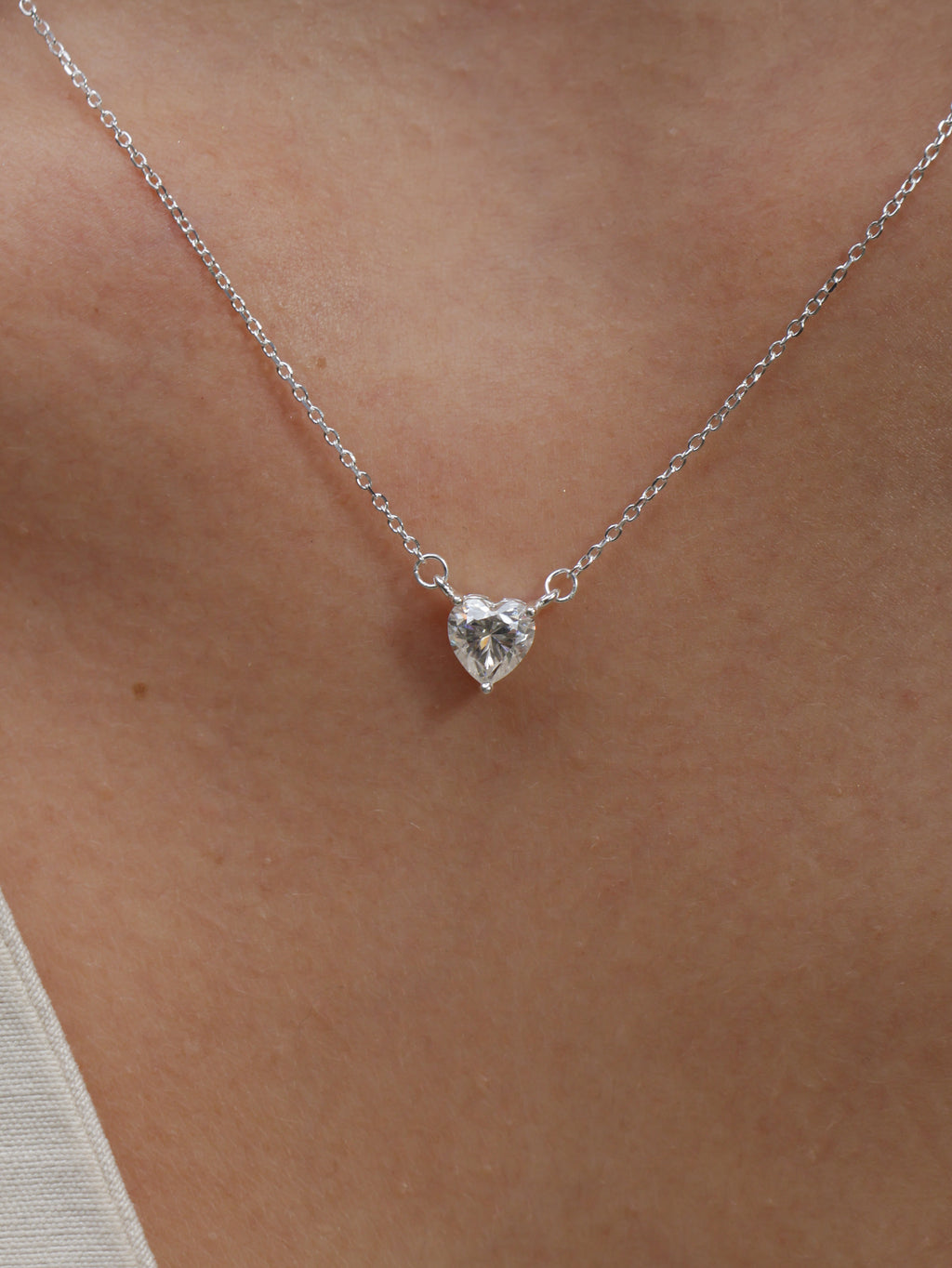 Colar de Prata Coração Moissanite 0.8ct – Luxo Eterno com Certificado GRA